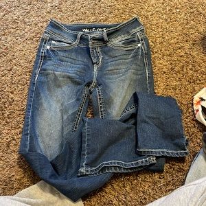 i am selling these low rise jeans! i loved these and you will too :)